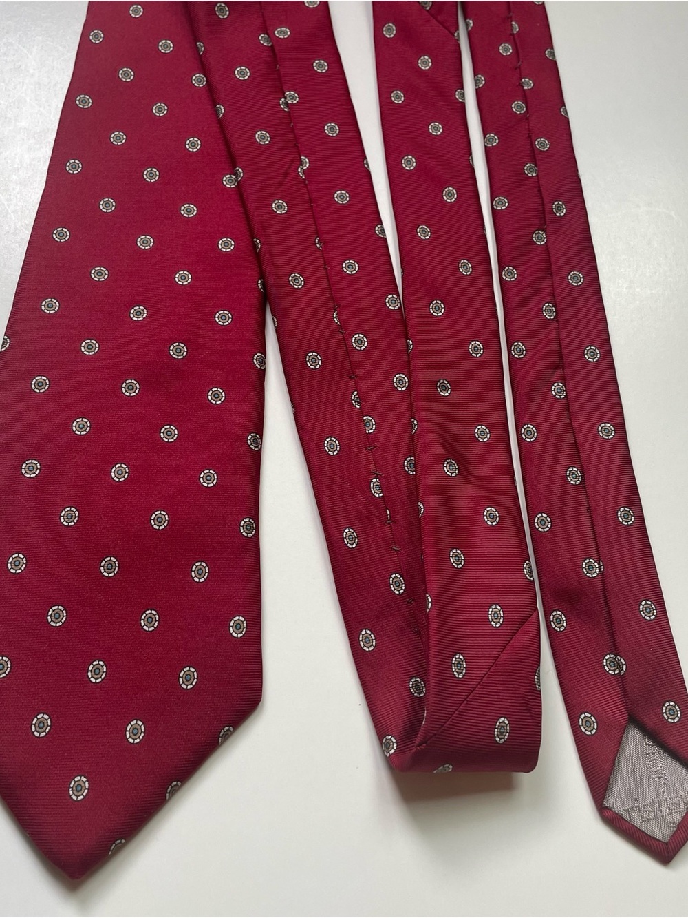 Christian Dior Mens Silk Tie
Burgundy Red Medallion Geometric
Pattern - Picture 2 of 11